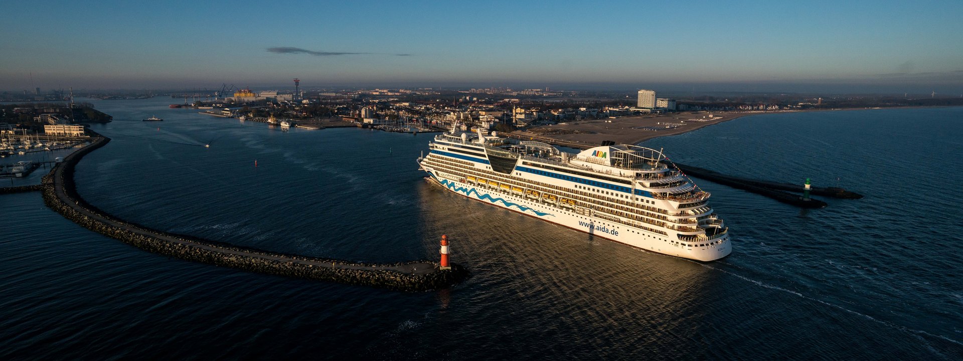 AIDAdiva freut sich auf erste Gäste: Ab 16. Oktober starten  Kurzreisen ab Warnemünde / Winter in der Karibik