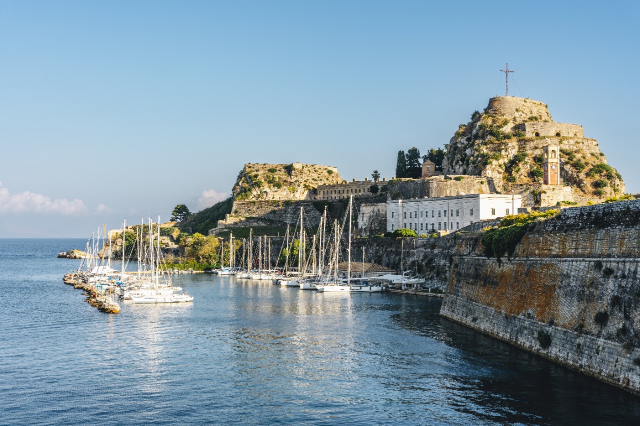 Kleiner Hafen in Korfu